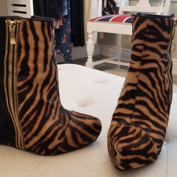 Shoes - Picture 1 of 2